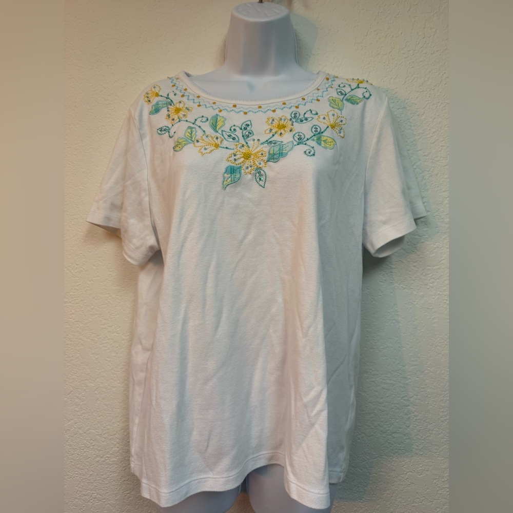 Alfred Dunner White Top with Blue and Yellow Embroidery size M